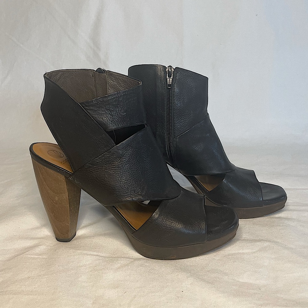 Coclico Fabiana Black Leather Platform Sandals - Picture 2 of 3